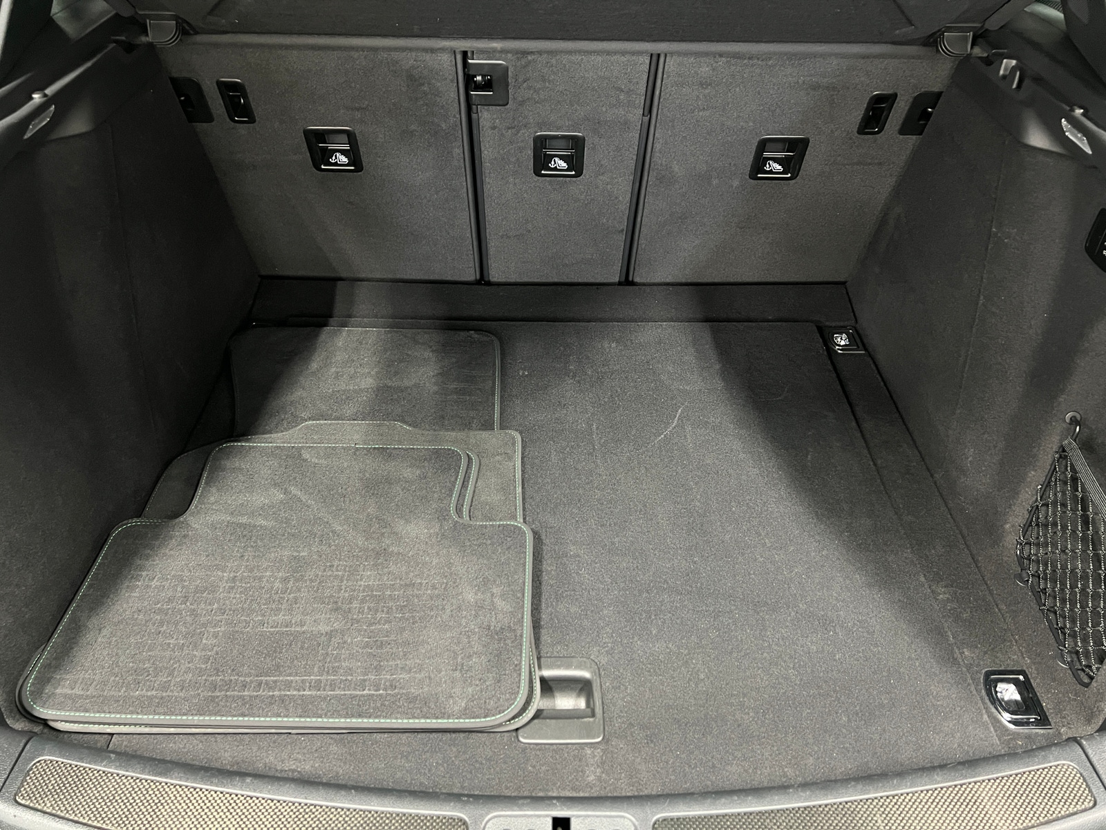 Thumbnail: 2022 Porsche Macan - 6