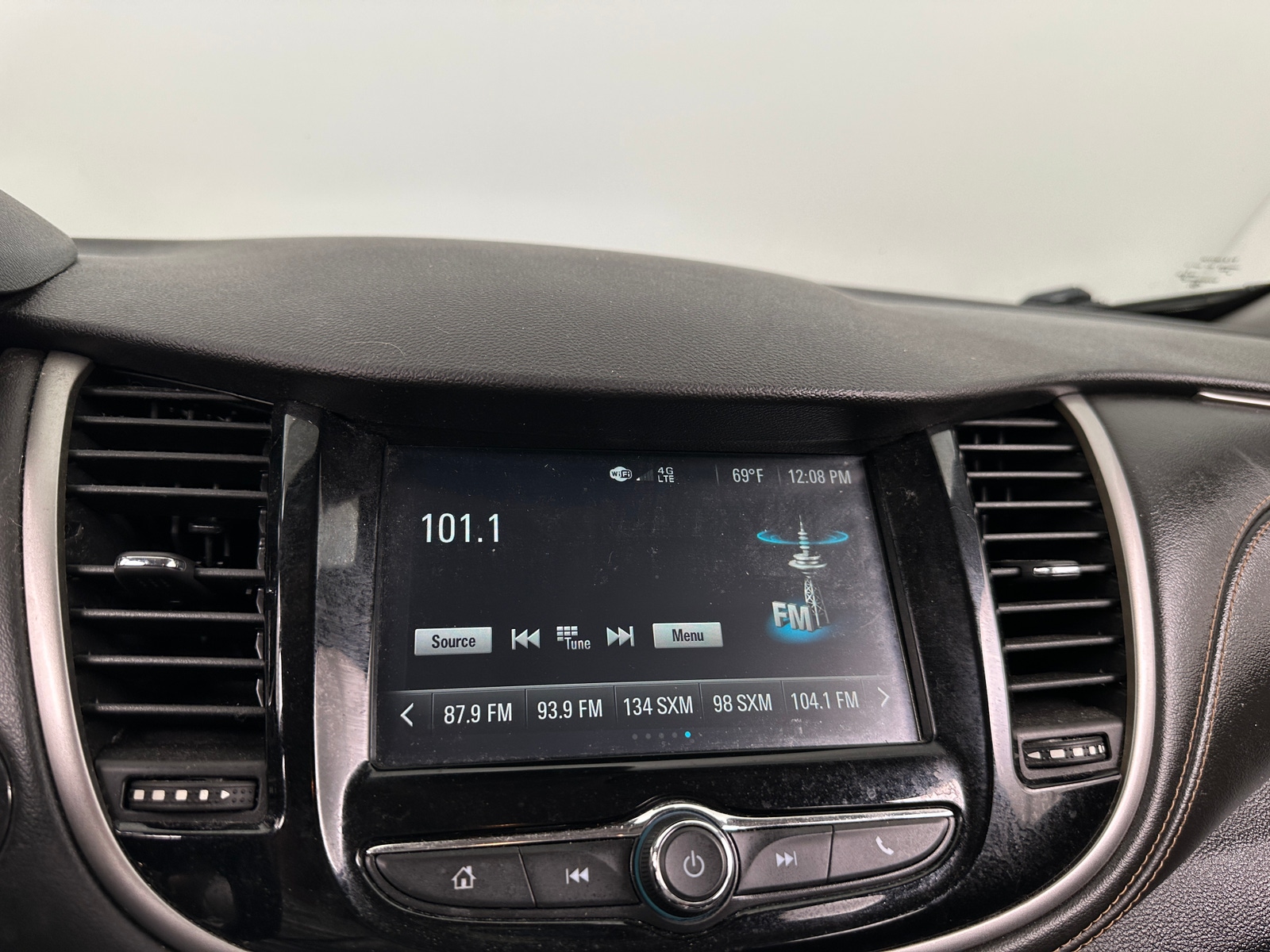 Thumbnail: 2017 Chevrolet Trax - 4