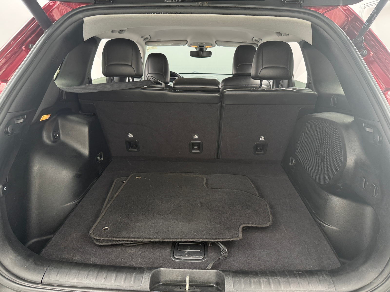 Thumbnail: 2019 Jeep Cherokee - 6