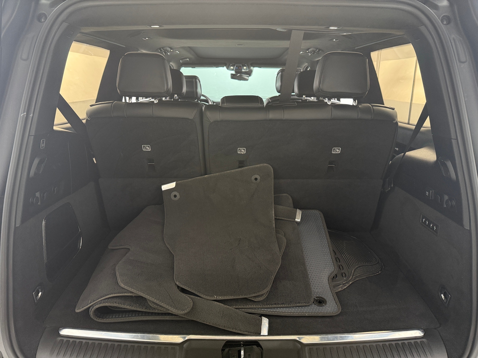 Thumbnail: 2022 Jeep Grand Wagoneer - 6