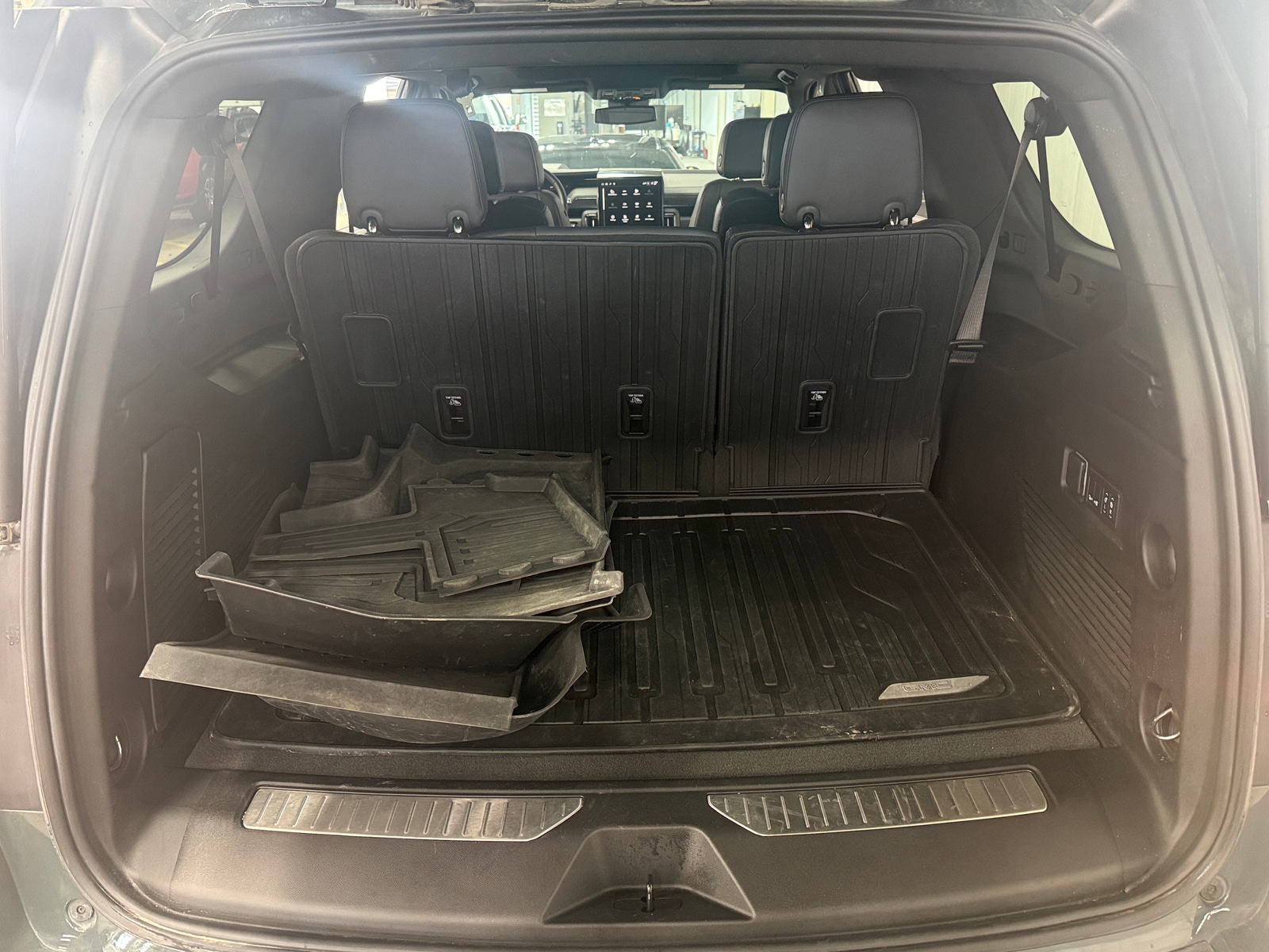 Thumbnail: 2025 GMC Yukon XL - 6