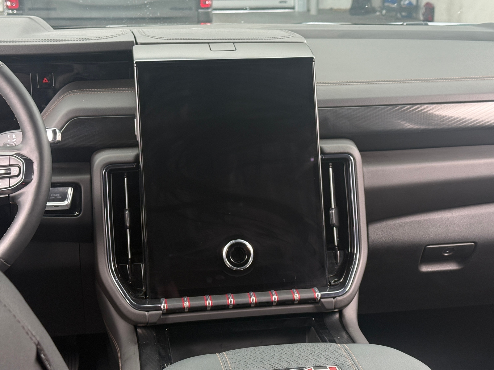 Thumbnail: 2025 GMC Yukon XL - 3