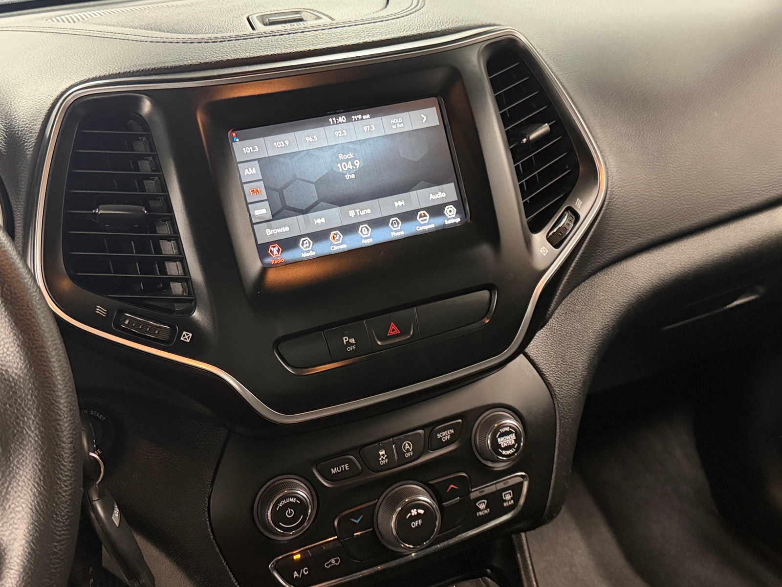 Thumbnail: 2020 Jeep Cherokee - 4