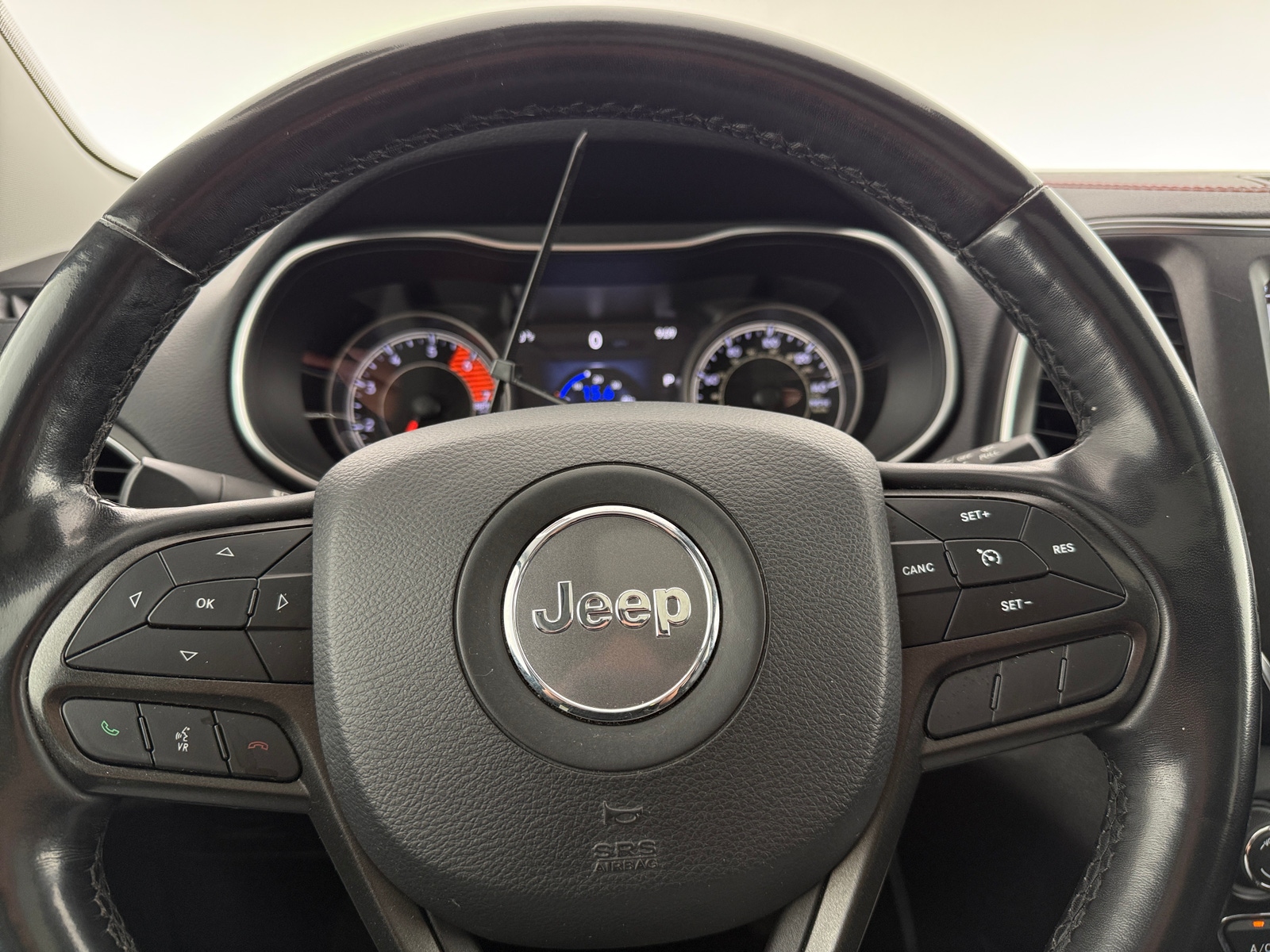 Thumbnail: 2019 Jeep Cherokee - 5