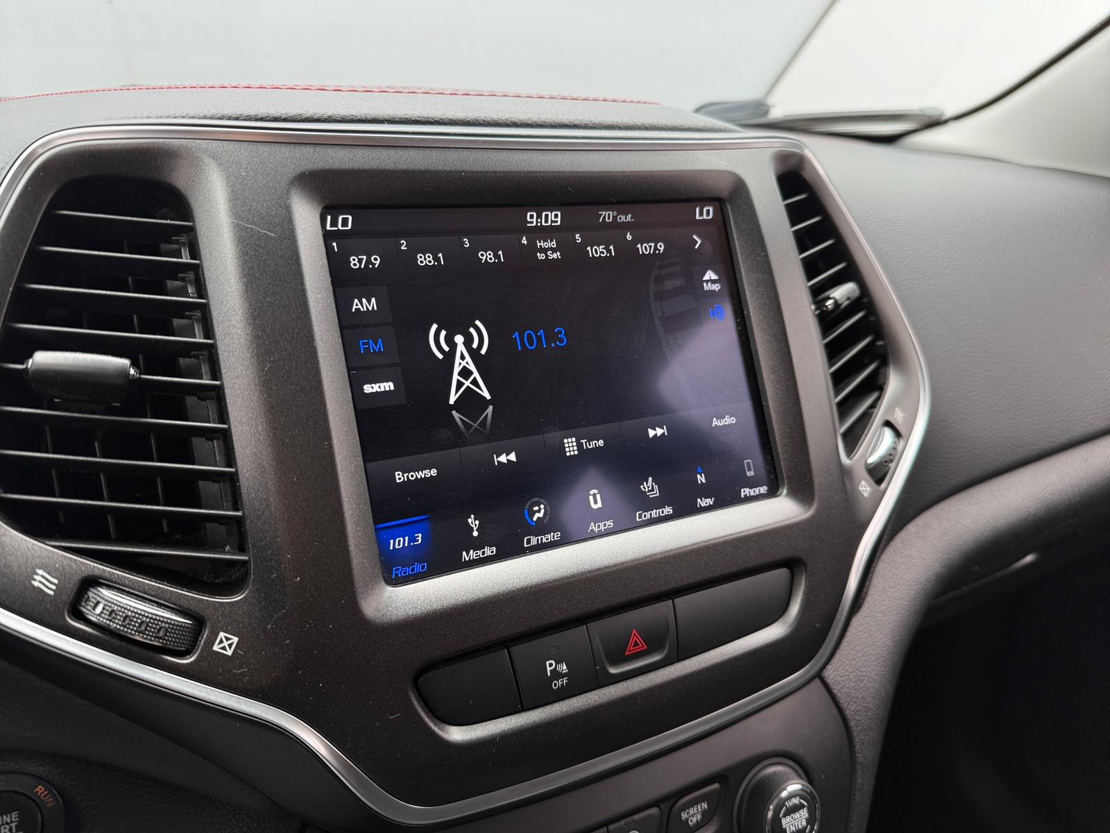Thumbnail: 2019 Jeep Cherokee - 4
