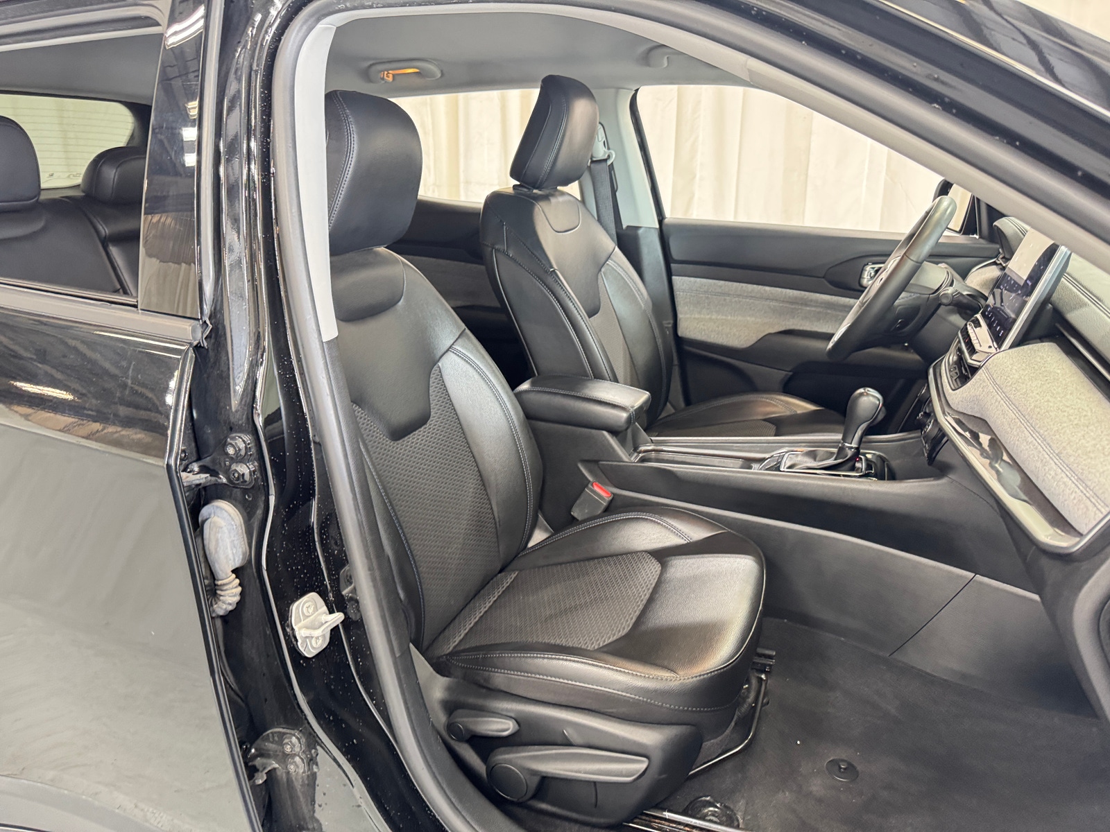 Thumbnail: 2022 Jeep Compass - 2