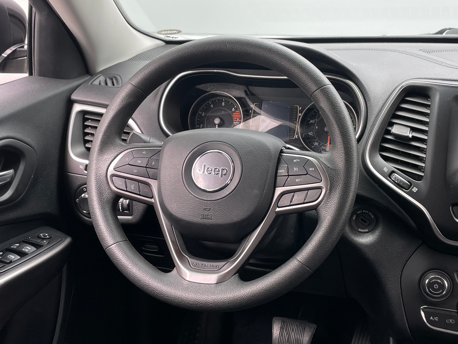 Thumbnail: 2020 Jeep Cherokee - 5