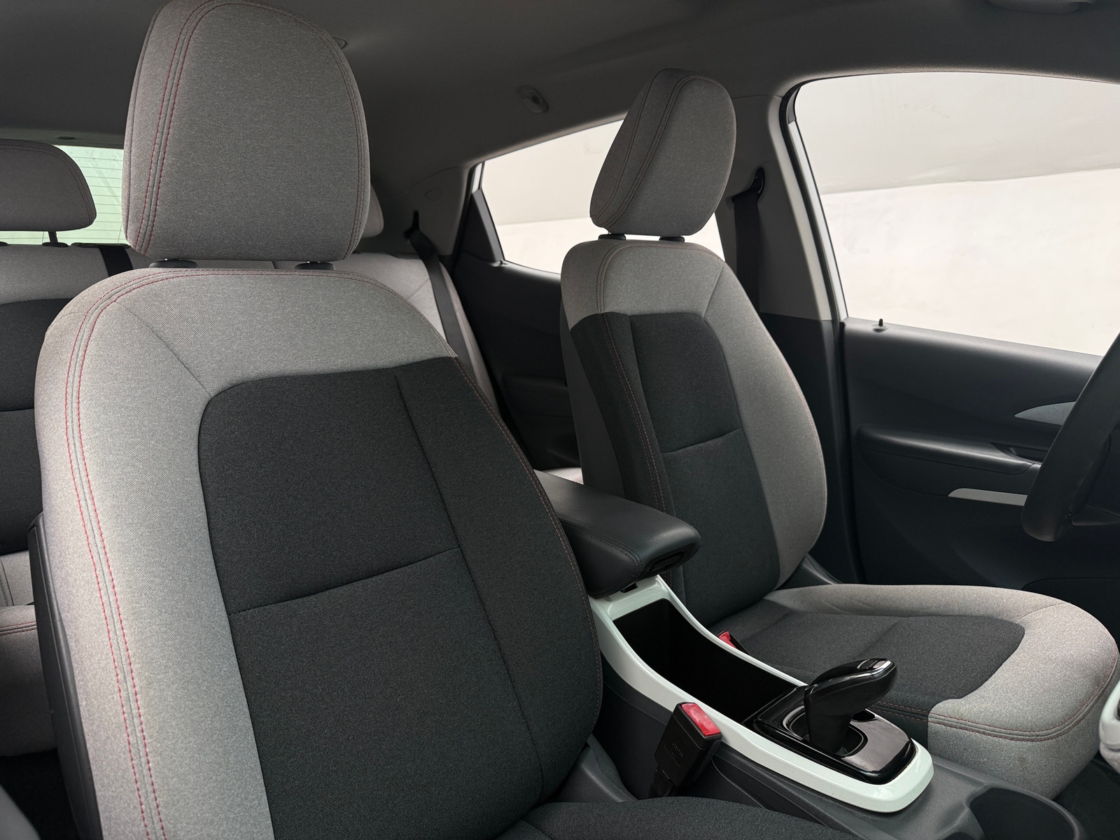 Thumbnail: 2017 Chevrolet Bolt EV - 2