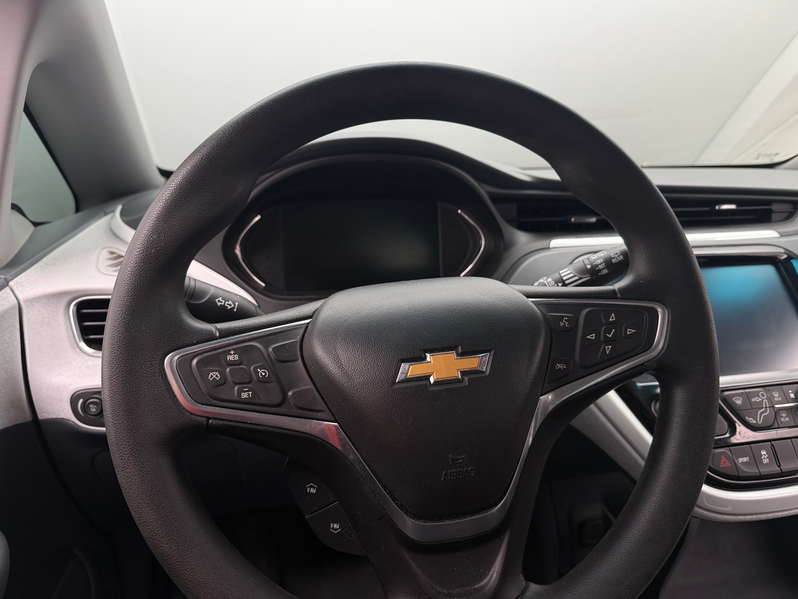 Thumbnail: 2017 Chevrolet Bolt EV - 5