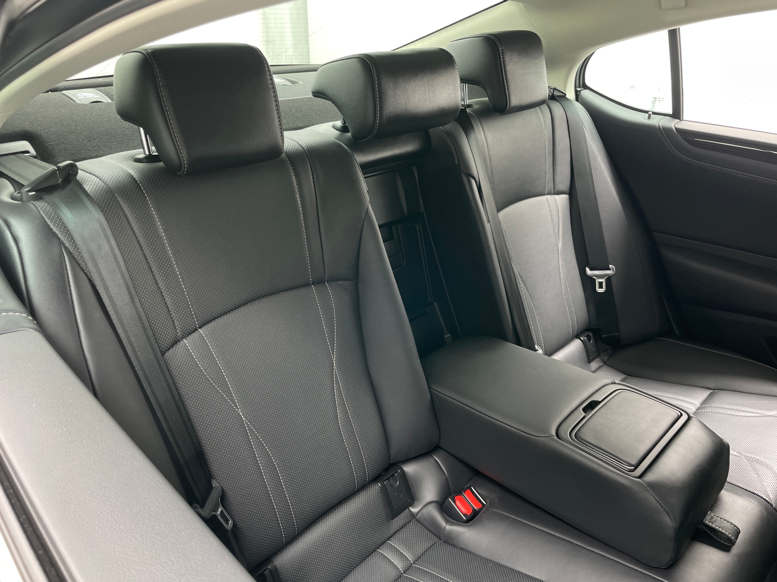 Thumbnail: 2020 Lexus ES - 5