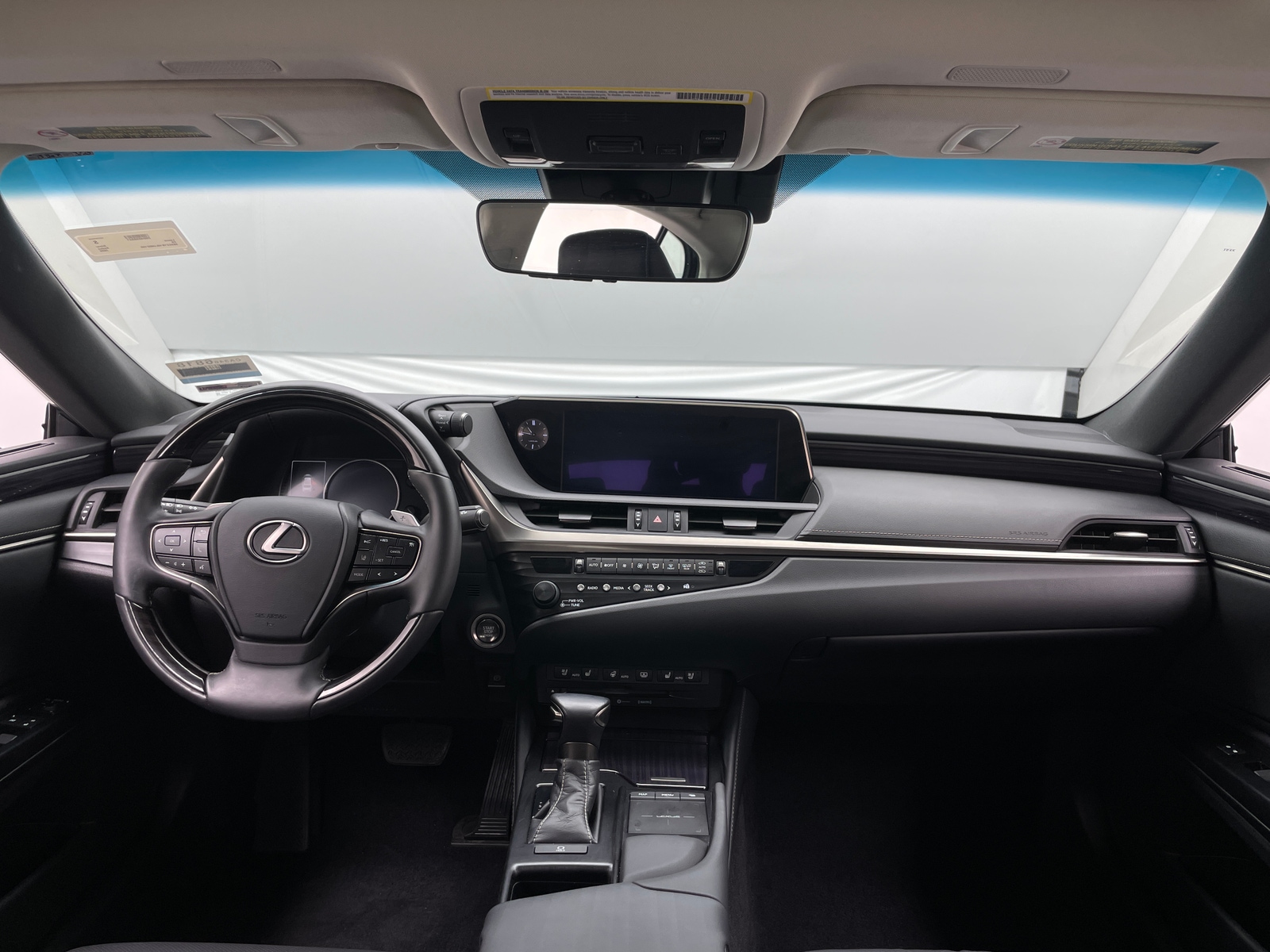 Thumbnail: 2020 Lexus ES - 2