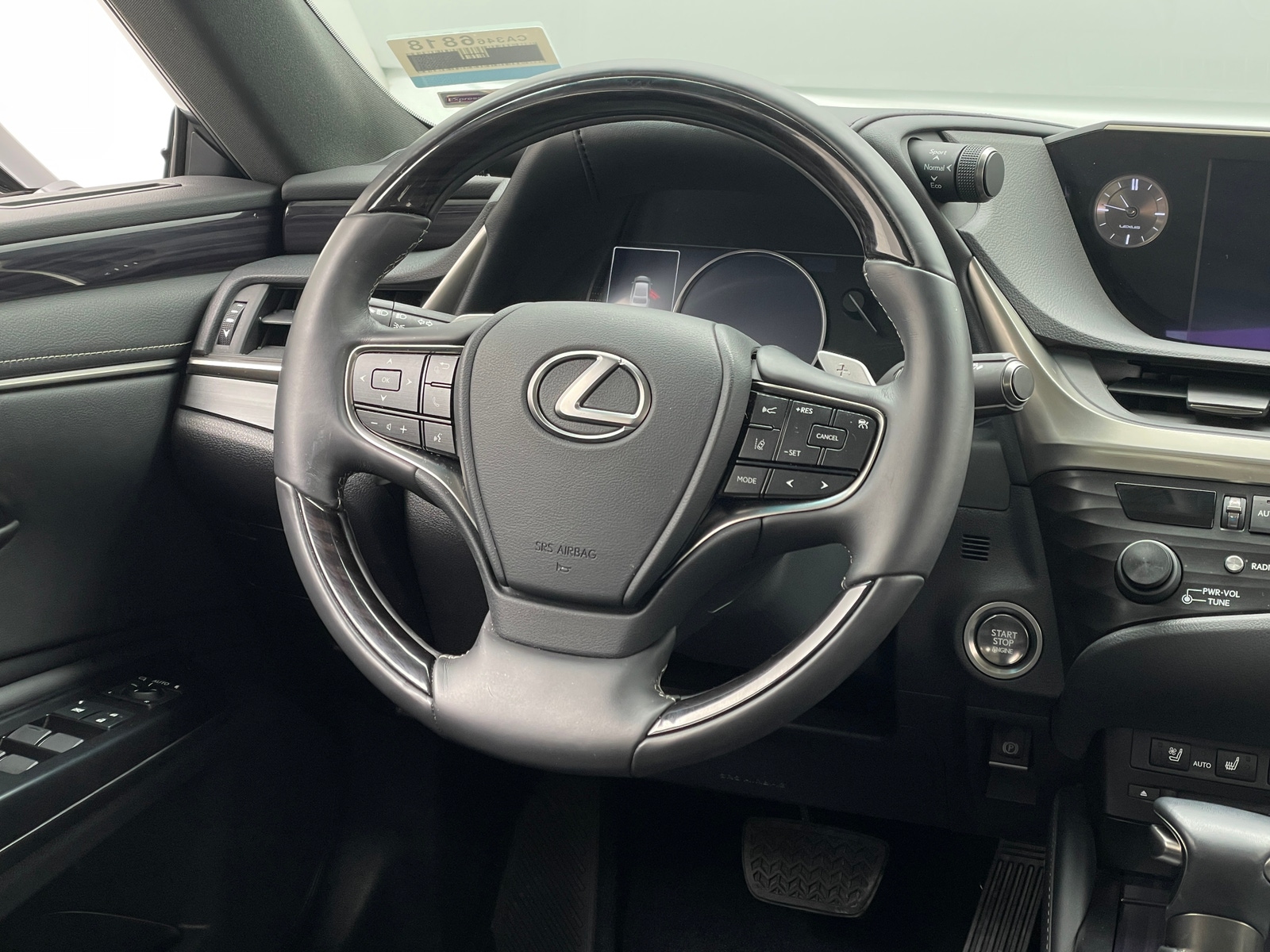 Thumbnail: 2020 Lexus ES - 4