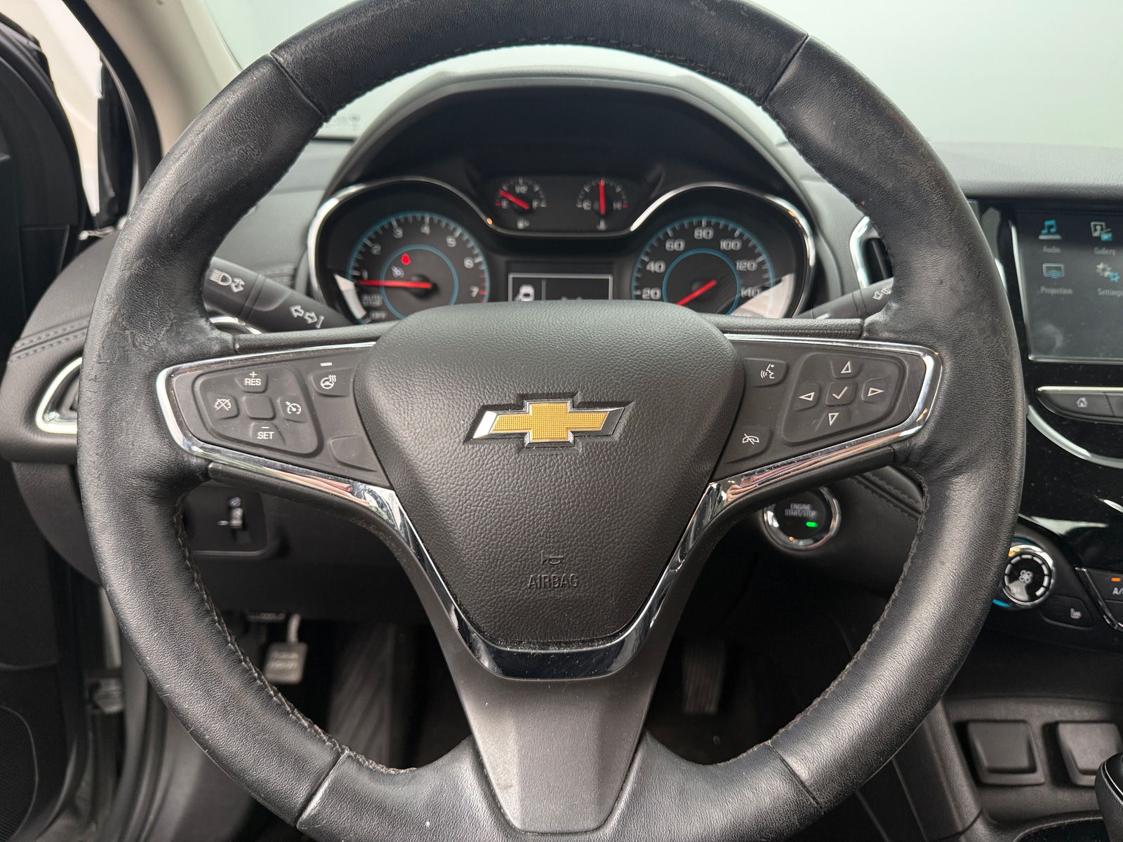 Thumbnail: 2017 Chevrolet Cruze - 4