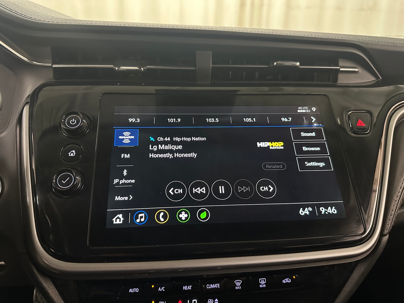 Thumbnail: 2023 Chevrolet Bolt EUV - 4