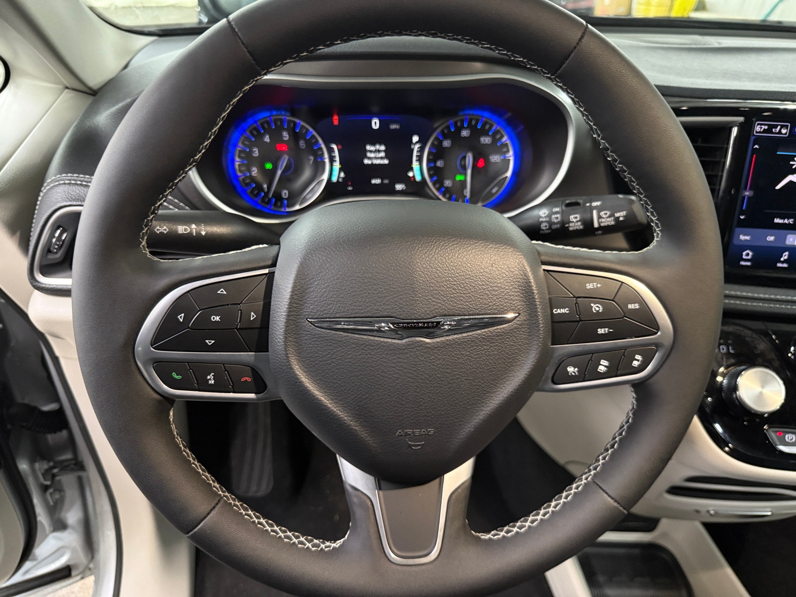 Thumbnail: 2024 Chrysler Pacifica - 4