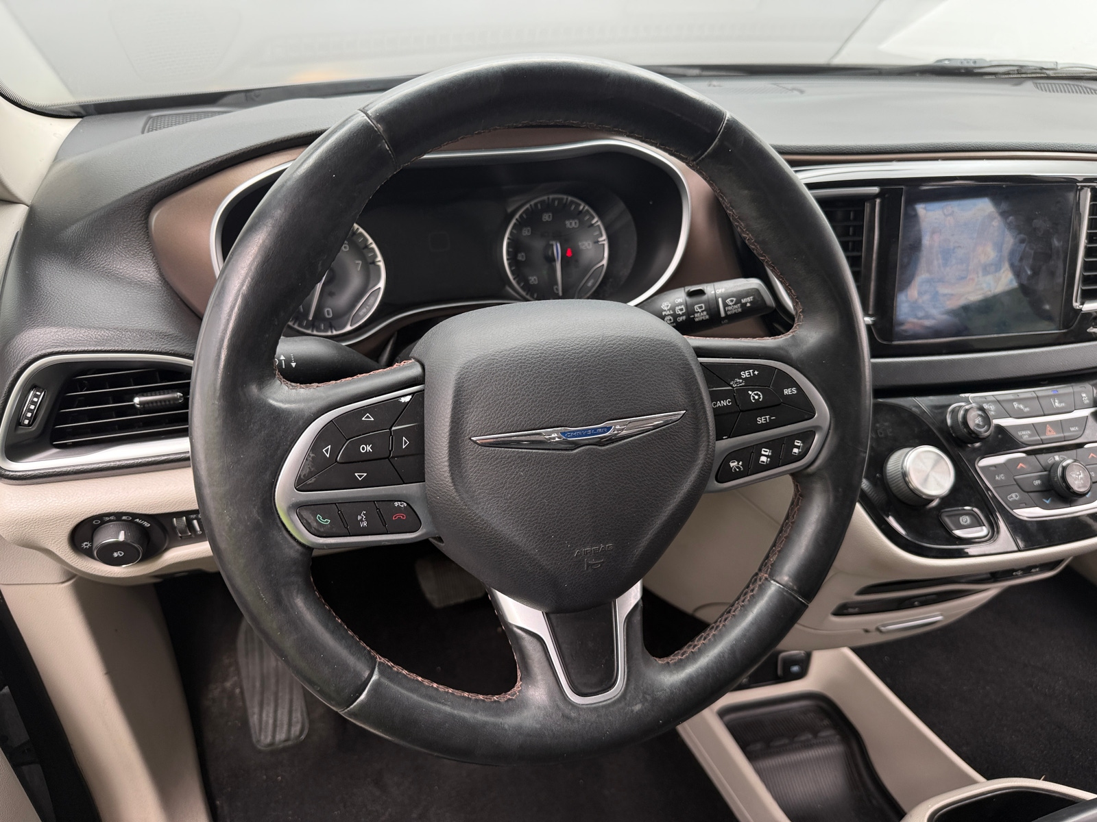 Thumbnail: 2017 Chrysler Pacifica - 4