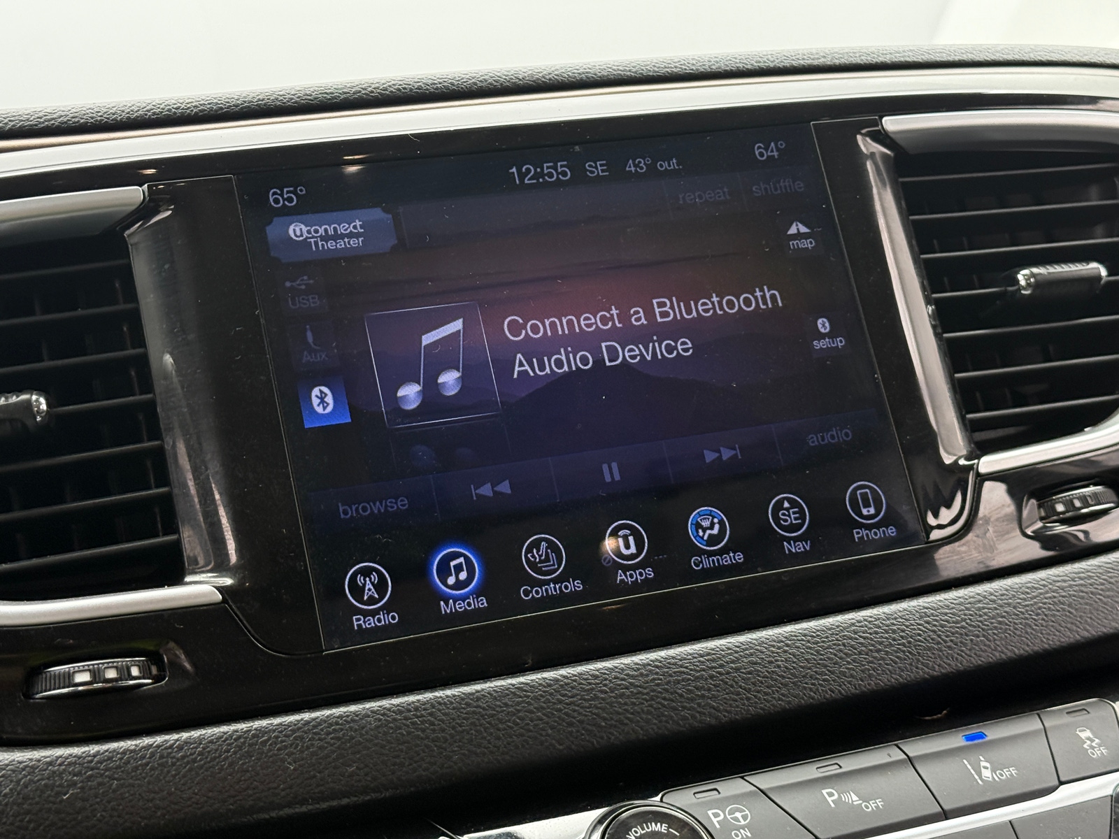 Thumbnail: 2017 Chrysler Pacifica - 3