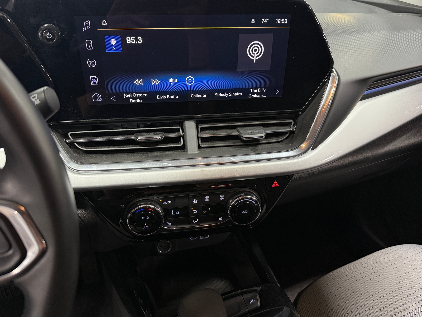 Thumbnail: 2025 Chevrolet Trax - 4