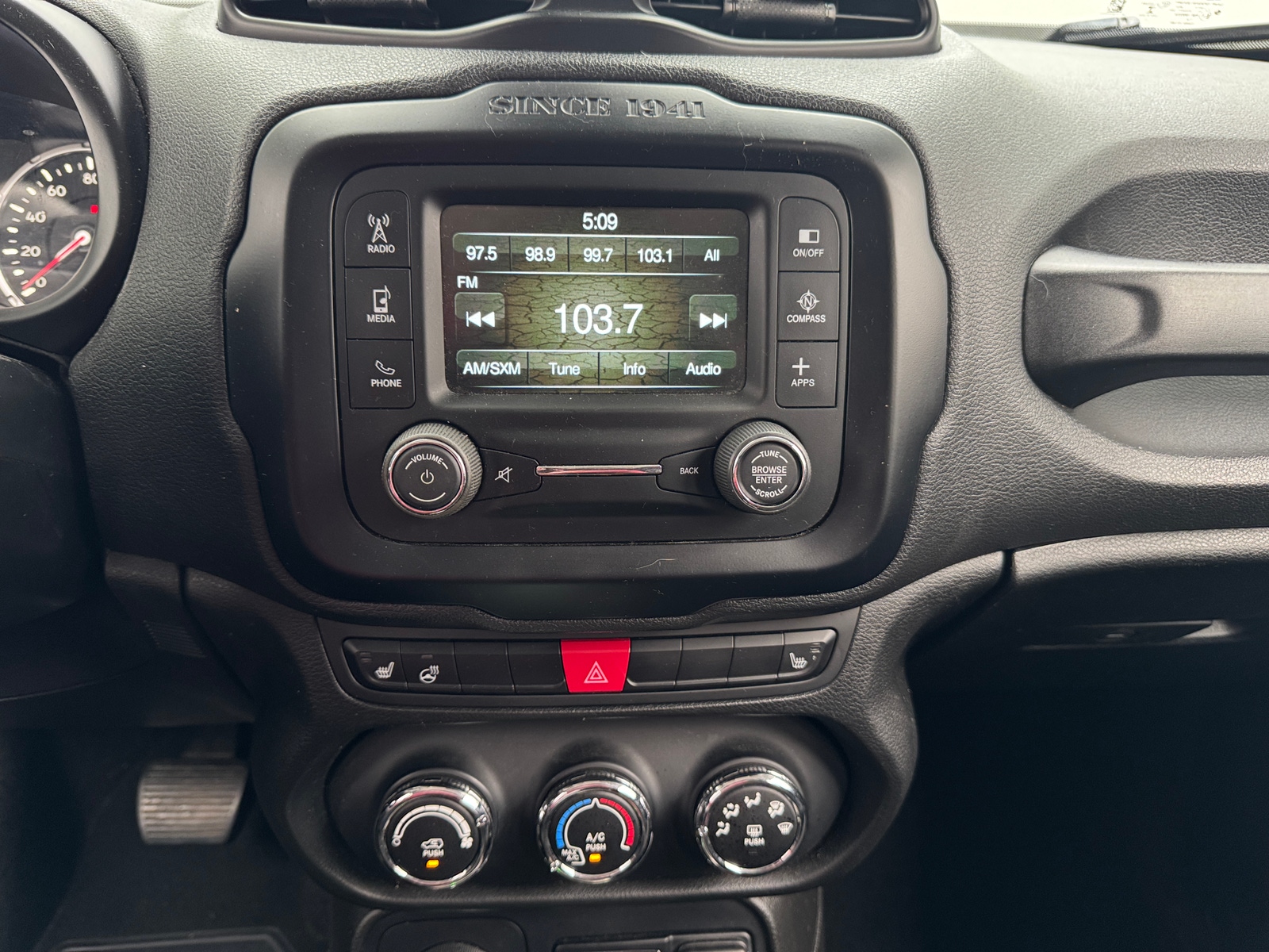 Thumbnail: 2017 Jeep Renegade - 4