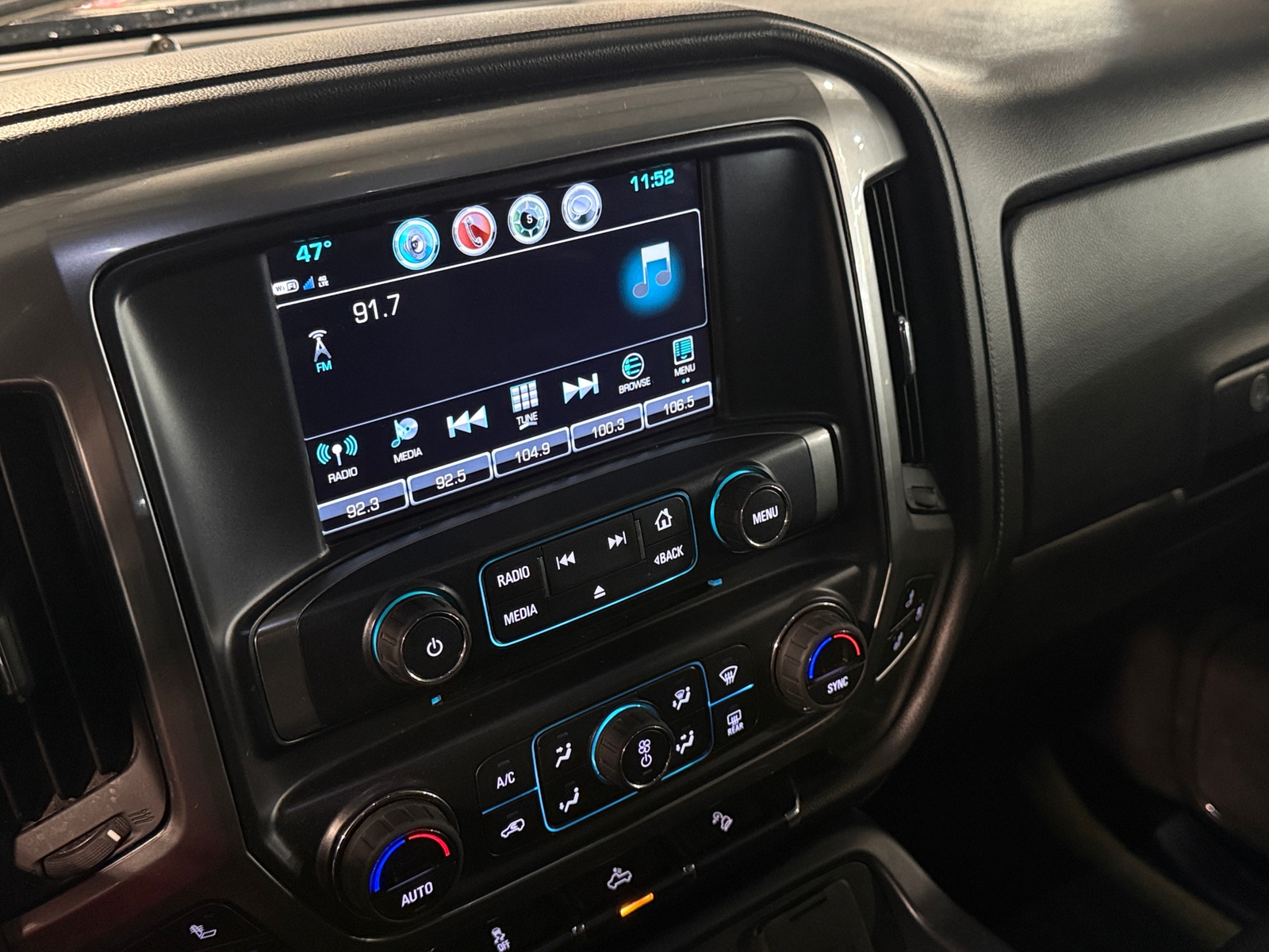 Thumbnail: 2017 Chevrolet Silverado 1500 - 3