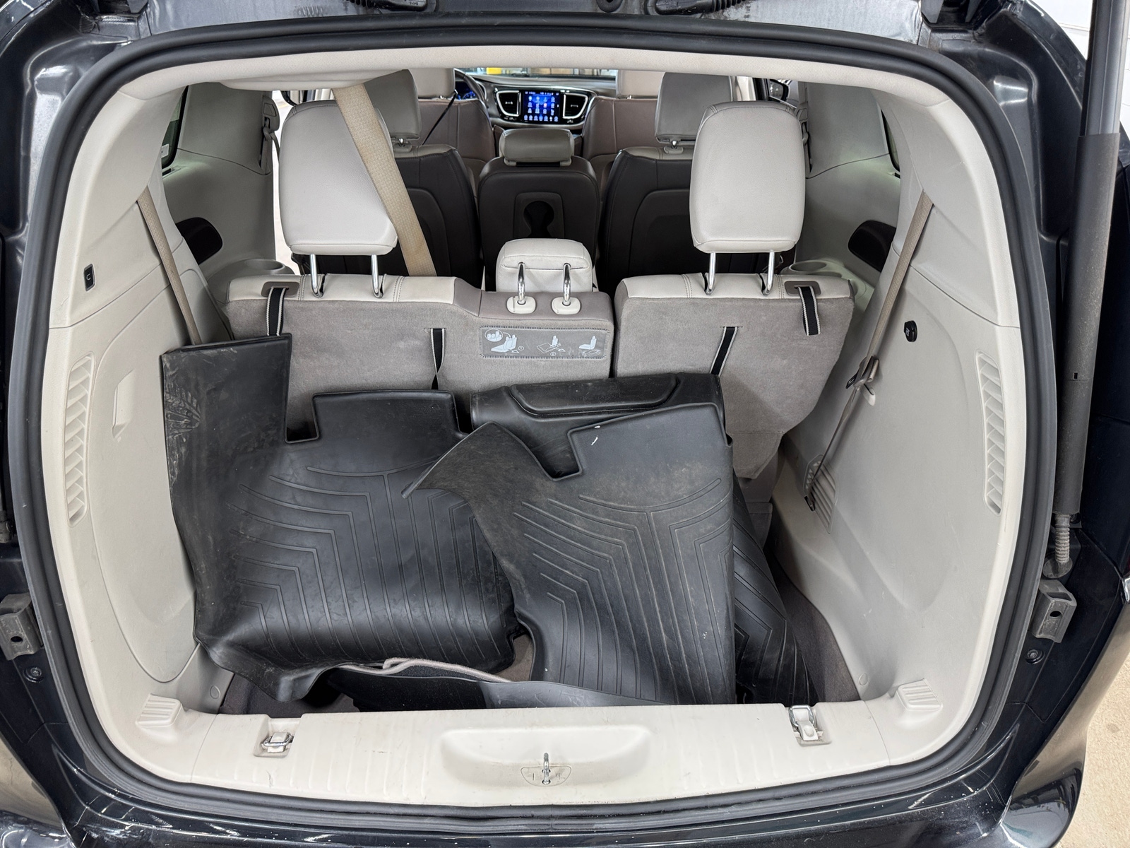 Thumbnail: 2017 Chrysler Pacifica - 6