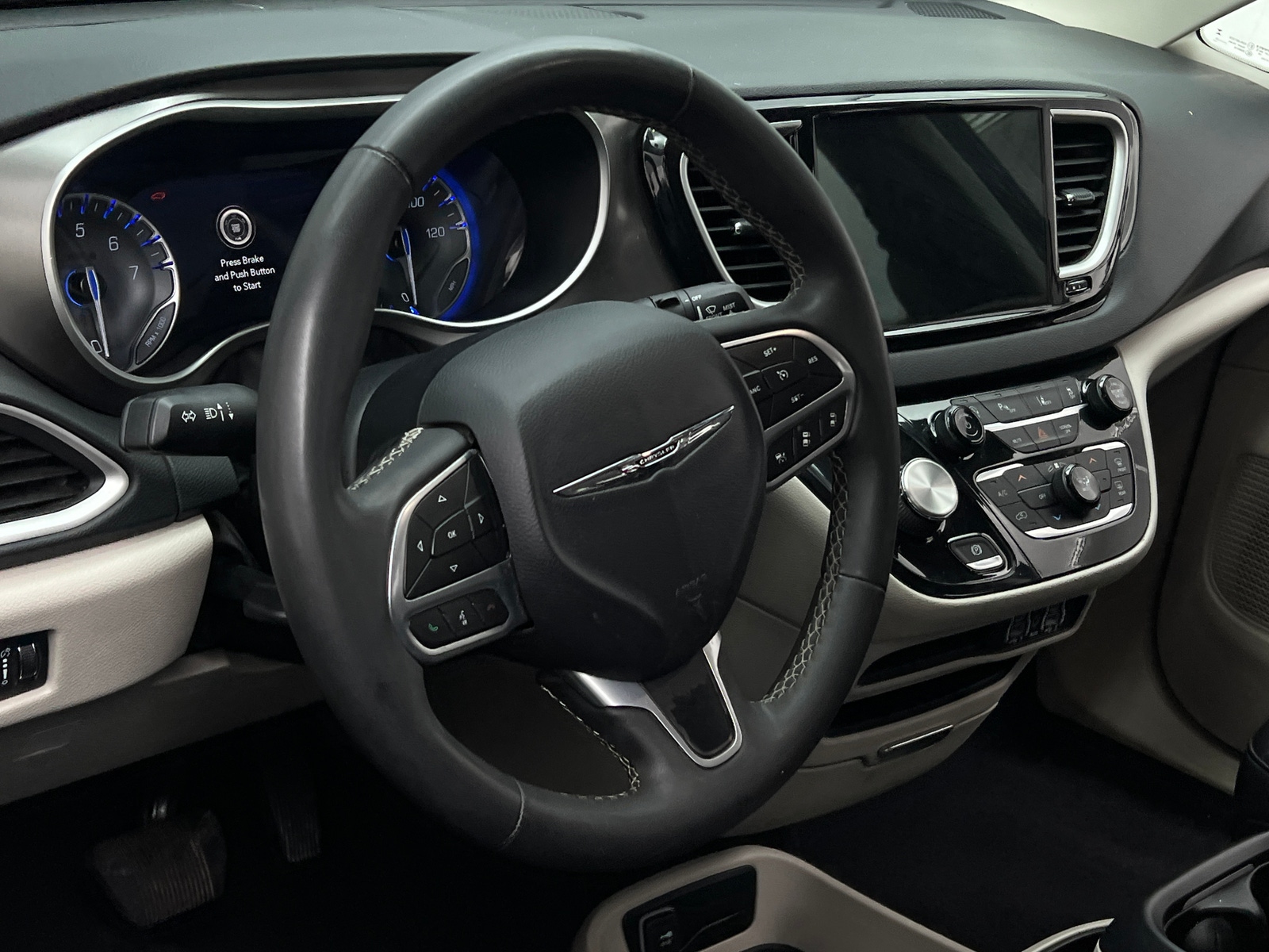 Thumbnail: 2023 Chrysler Pacifica - 4