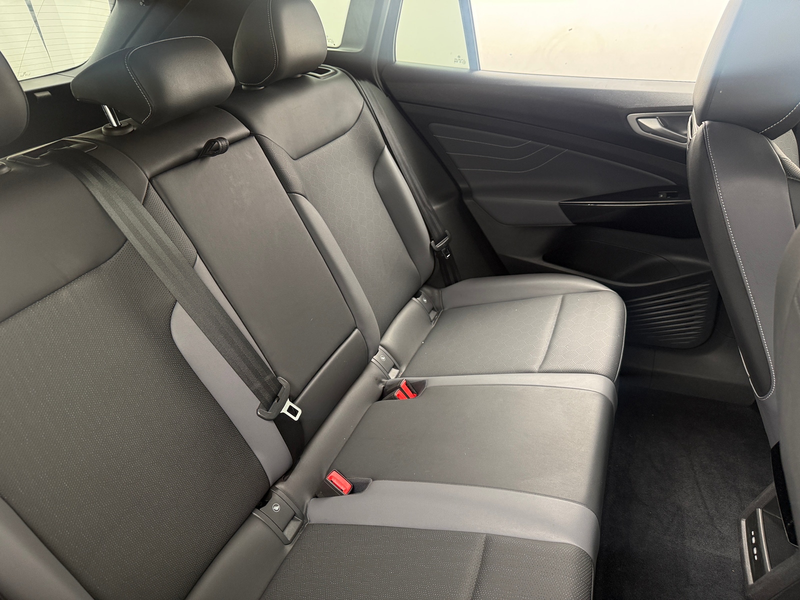 Thumbnail: 2023 Volkswagen ID.4 - 5