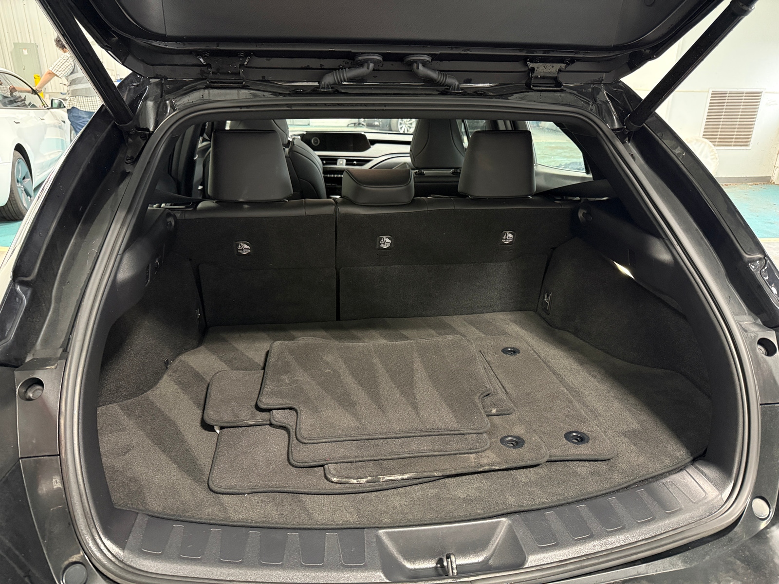 Thumbnail: 2021 Lexus UX - 6