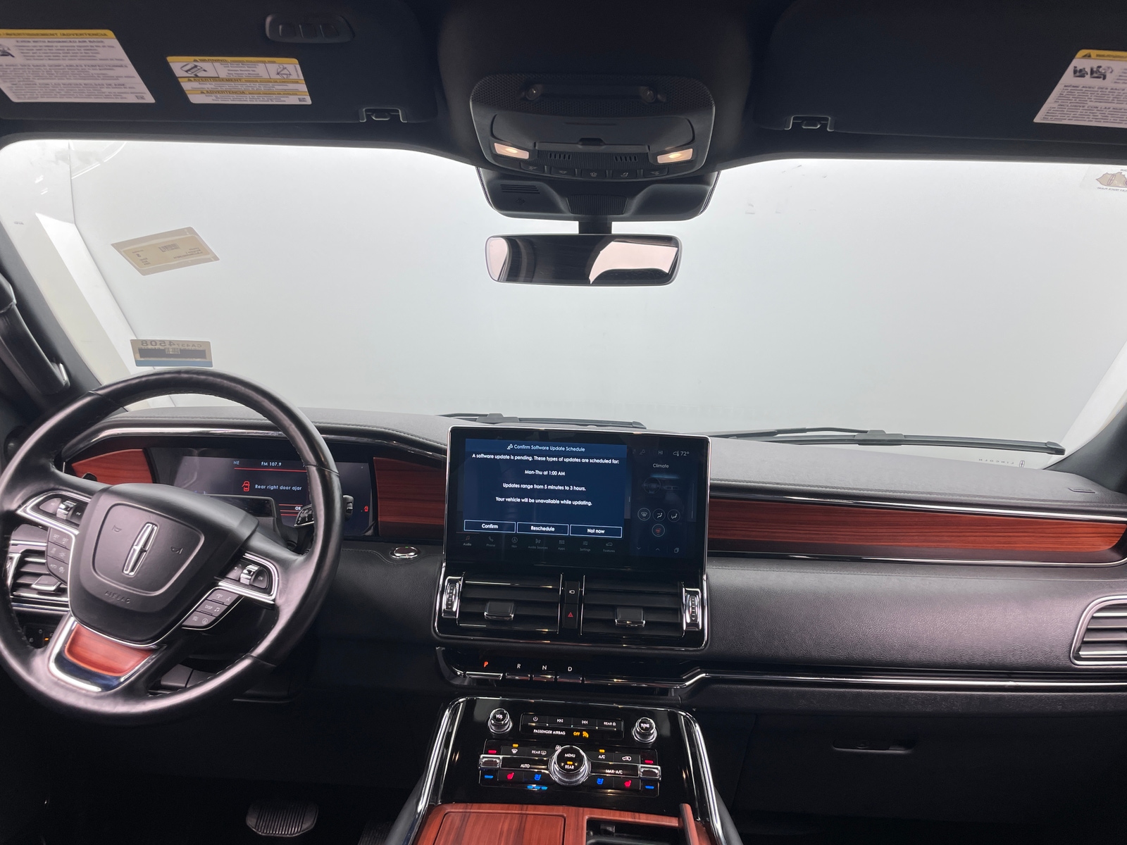 Thumbnail: 2024 Lincoln Navigator L - 2