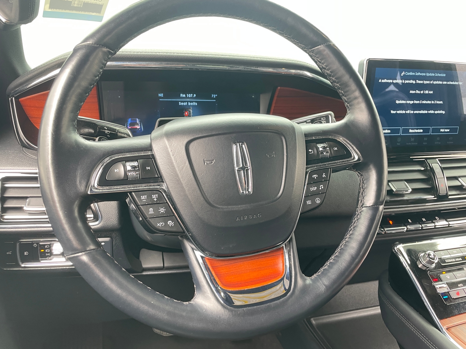 Thumbnail: 2024 Lincoln Navigator L - 4