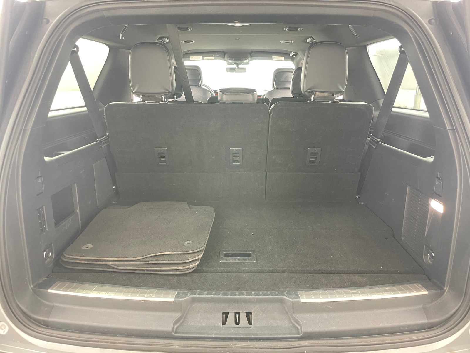 Thumbnail: 2024 Lincoln Navigator L - 6