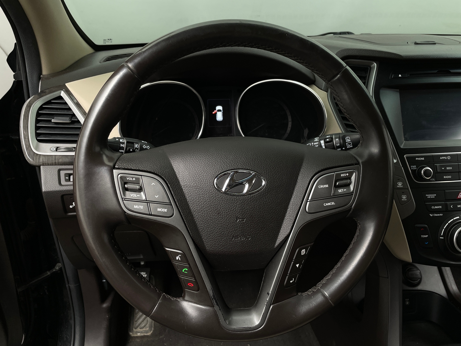 Thumbnail: 2017 Hyundai Santa Fe - 4