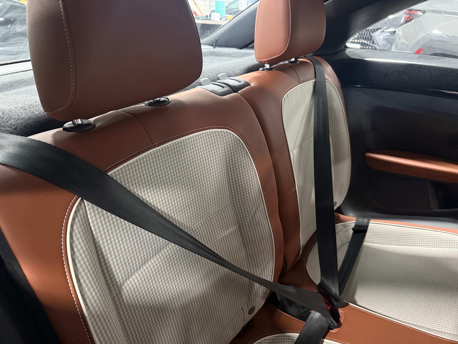 Thumbnail: 2015 Volkswagen Beetle - 6