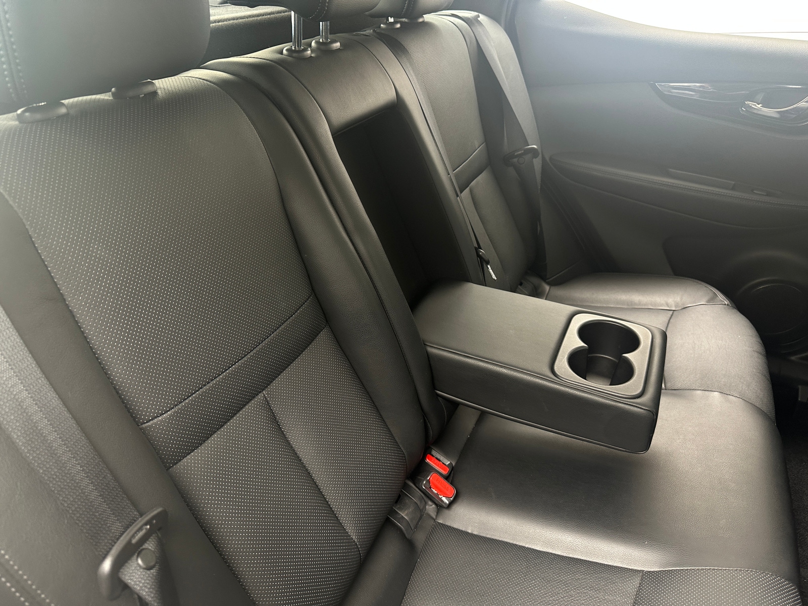 Thumbnail: 2017 Nissan Rogue Sport - 5