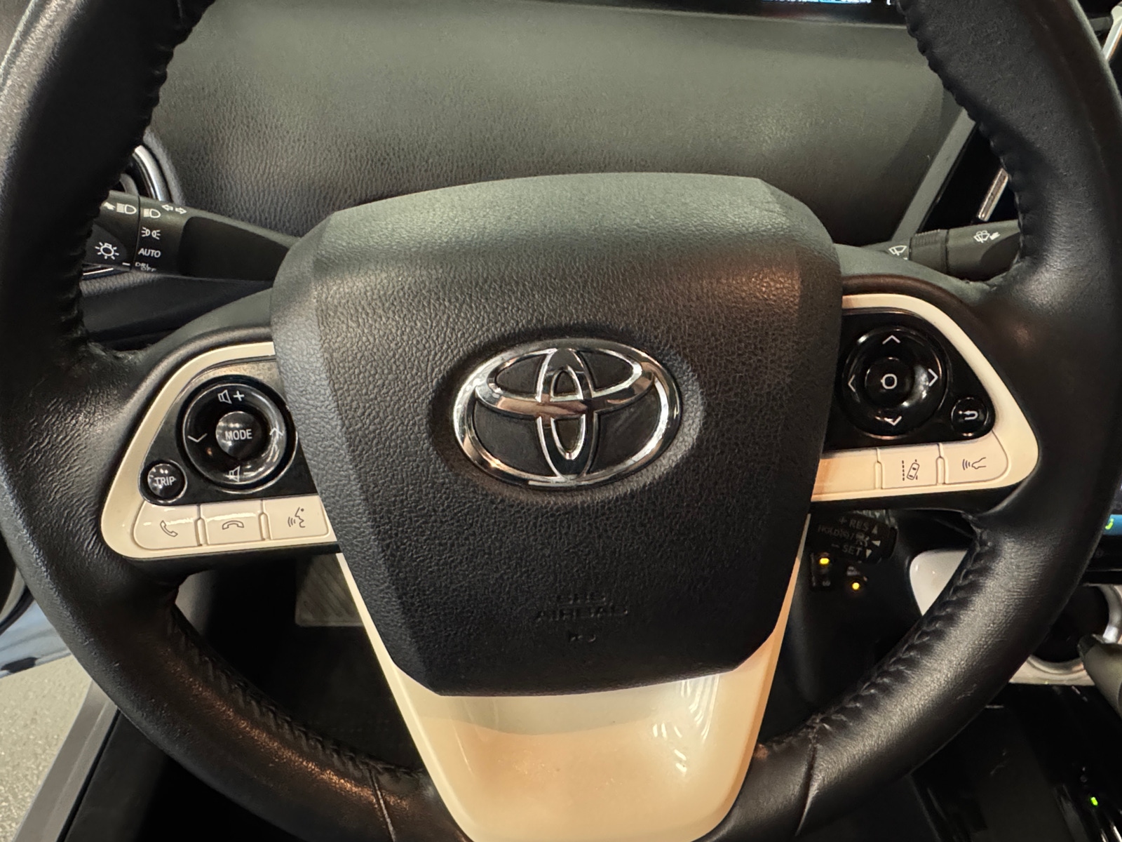 Thumbnail: 2017 Toyota Prius Prime - 5