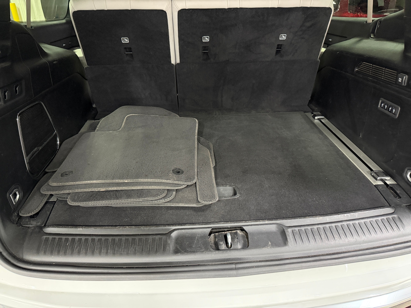 Thumbnail: 2025 Jeep Wagoneer - 6