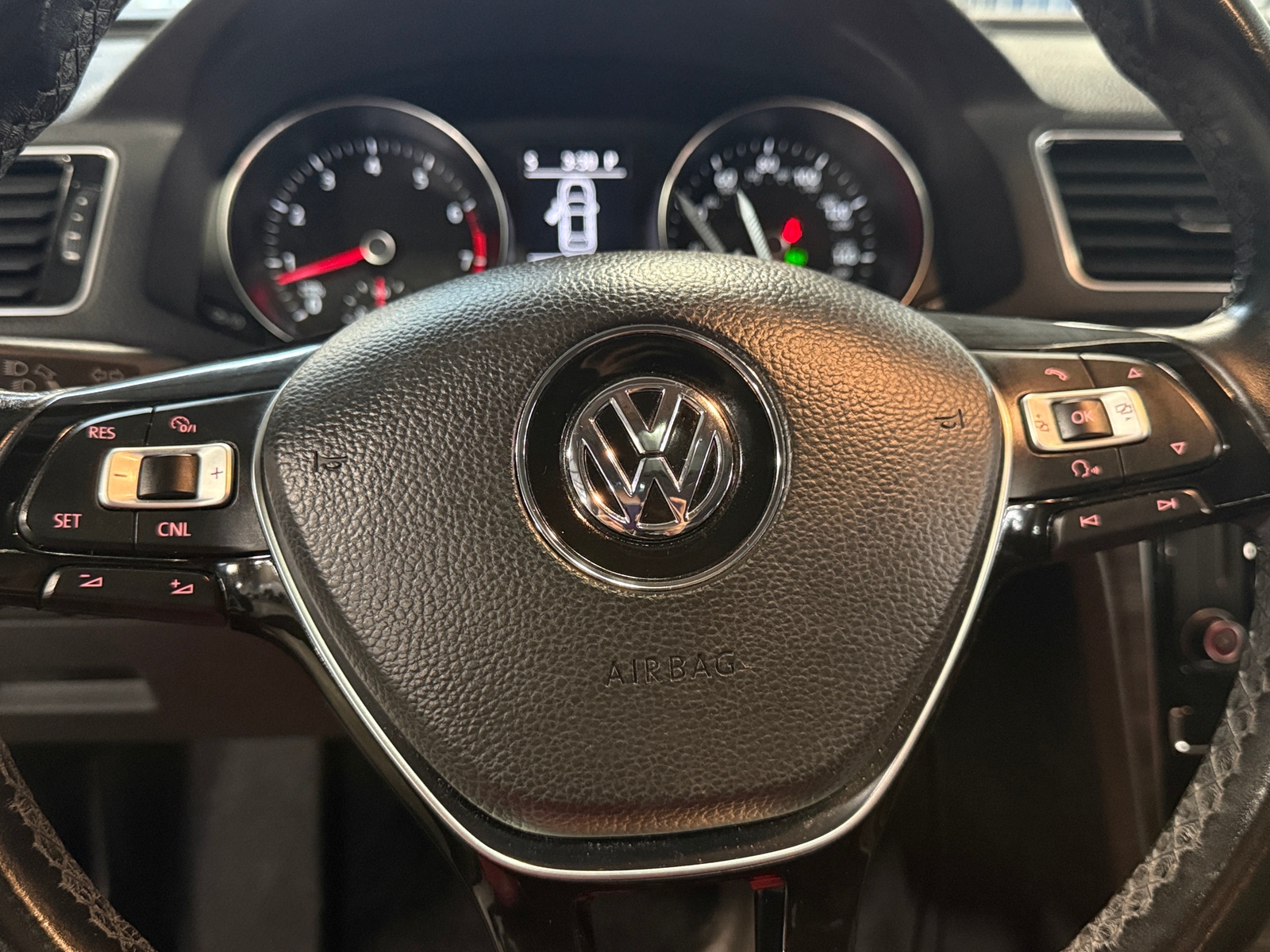 Thumbnail: 2017 Volkswagen Passat - 4