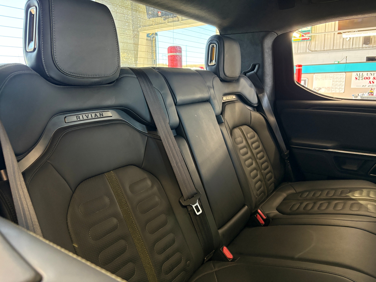 Thumbnail: 2022 Rivian R1T - 5