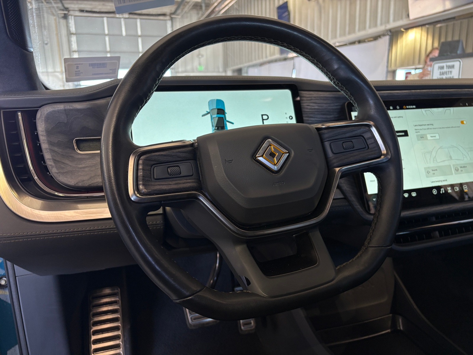 Thumbnail: 2022 Rivian R1T - 4