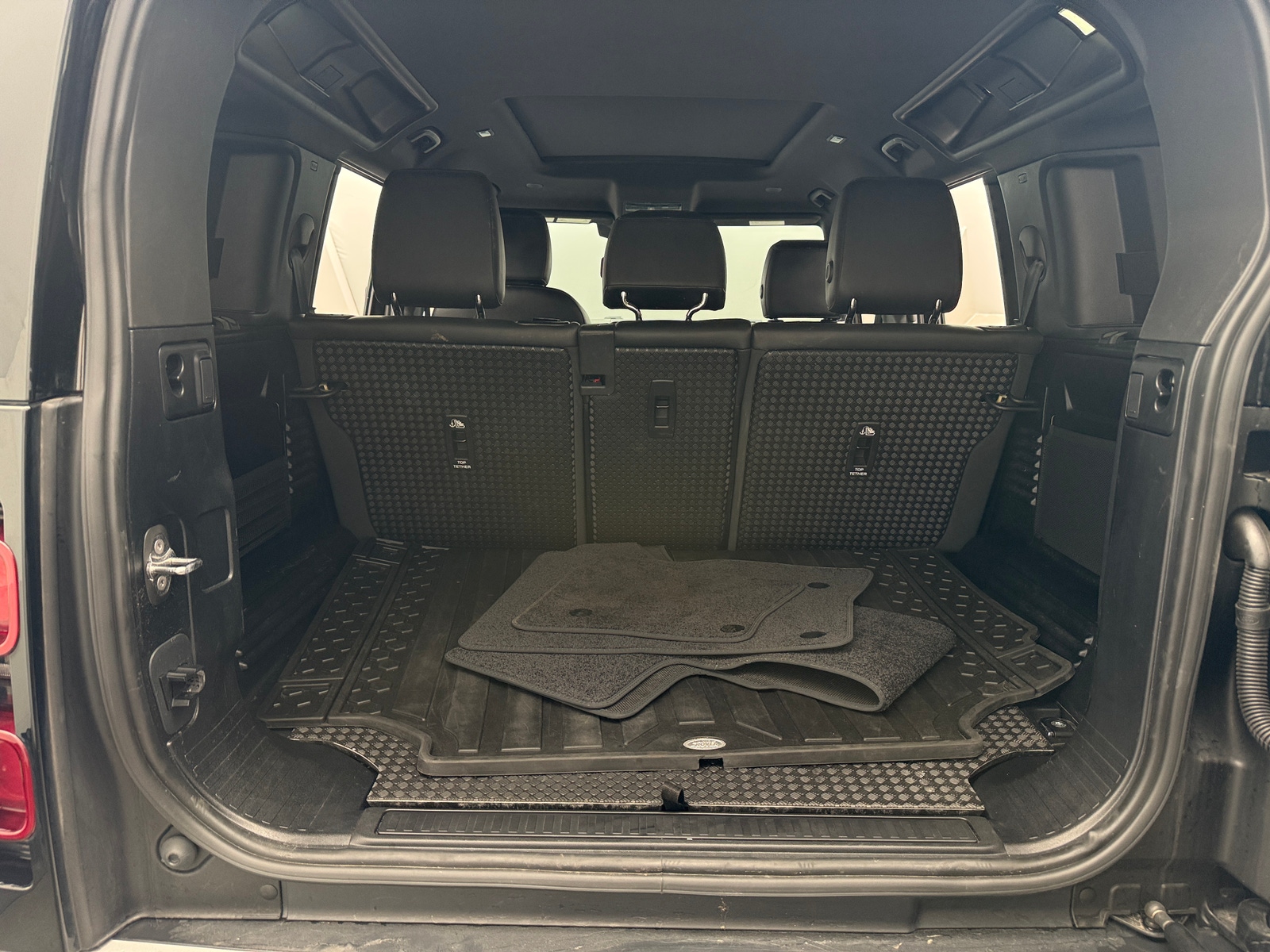 Thumbnail: 2024 Land Rover Defender - 6