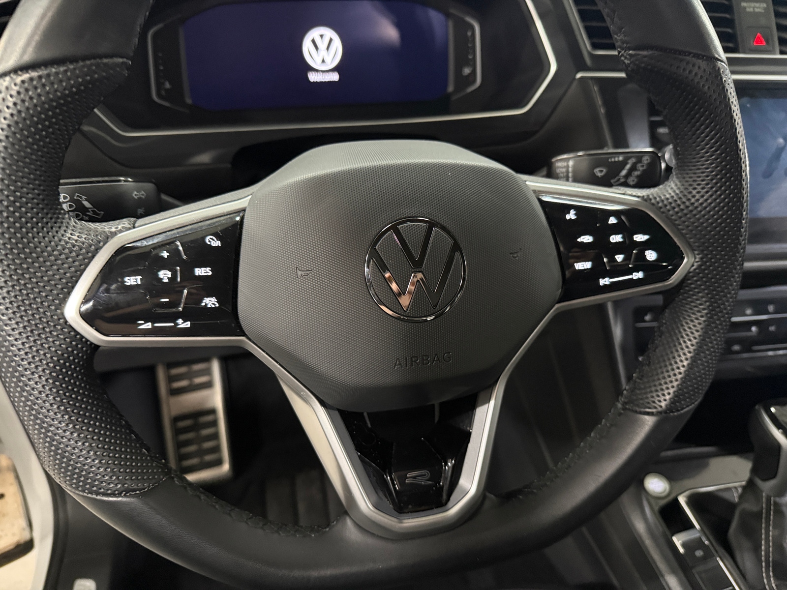 Thumbnail: 2023 Volkswagen Tiguan - 4