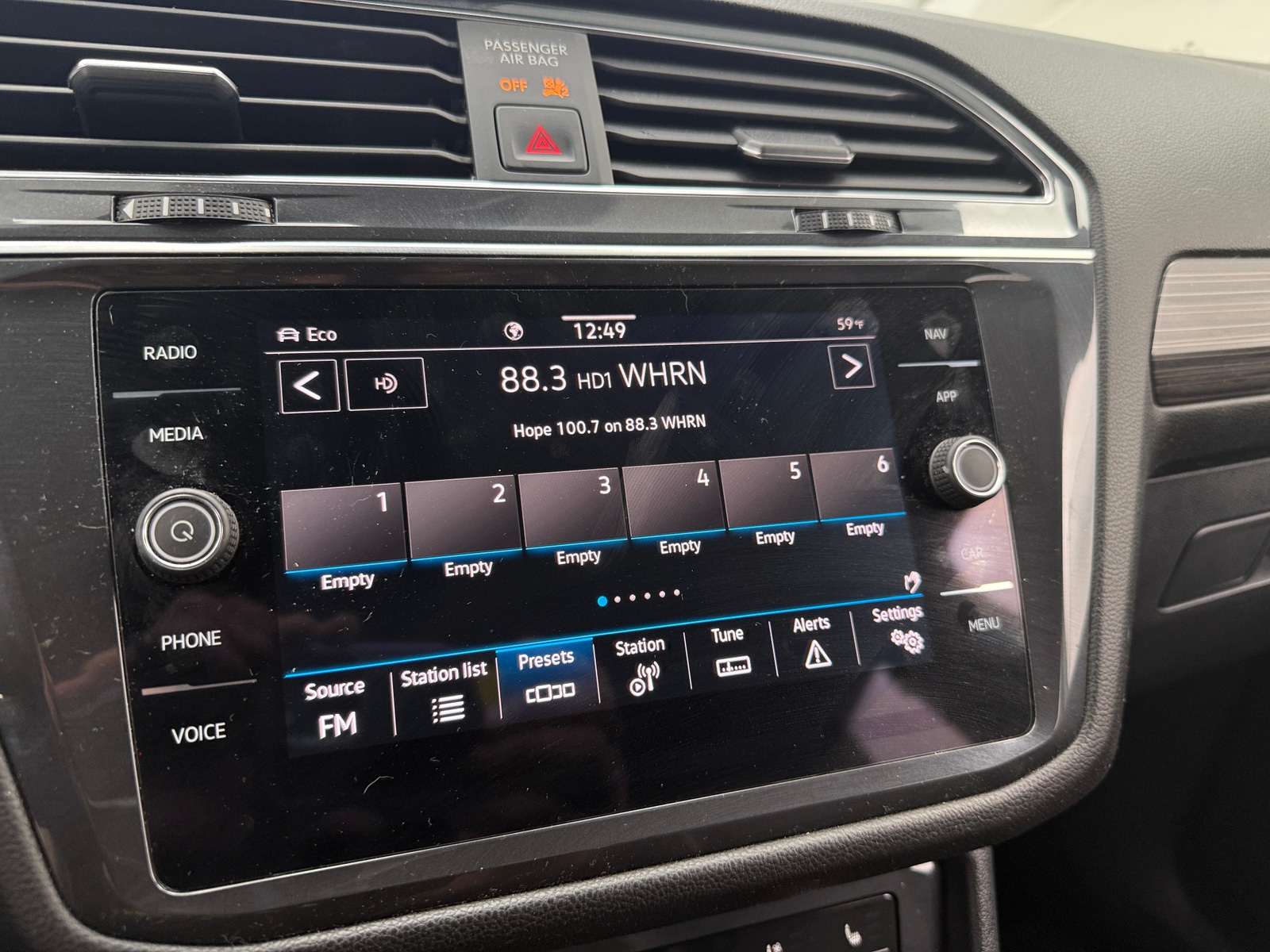 Thumbnail: 2023 Volkswagen Tiguan - 3