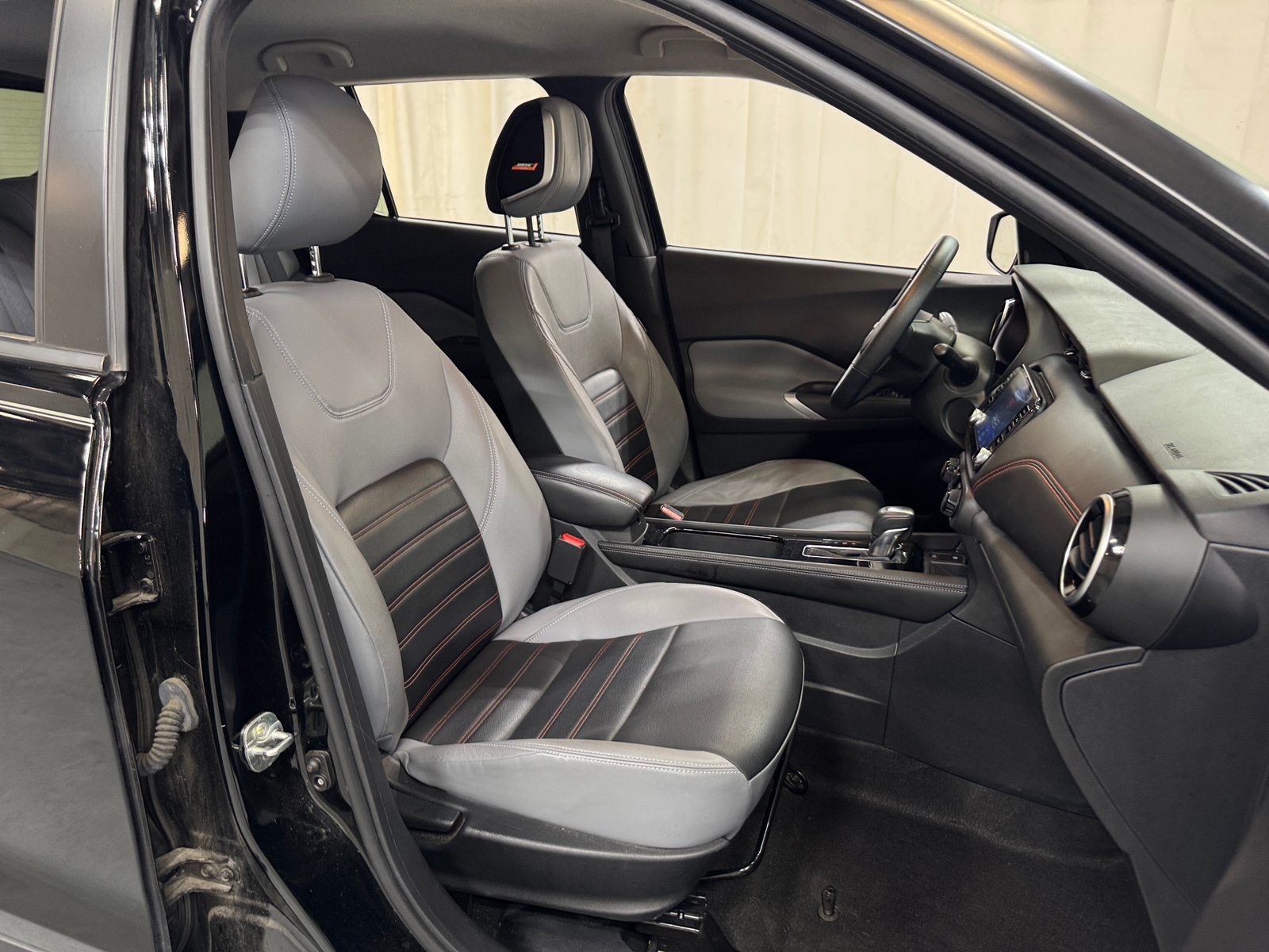 Thumbnail: 2023 Nissan Kicks - 2