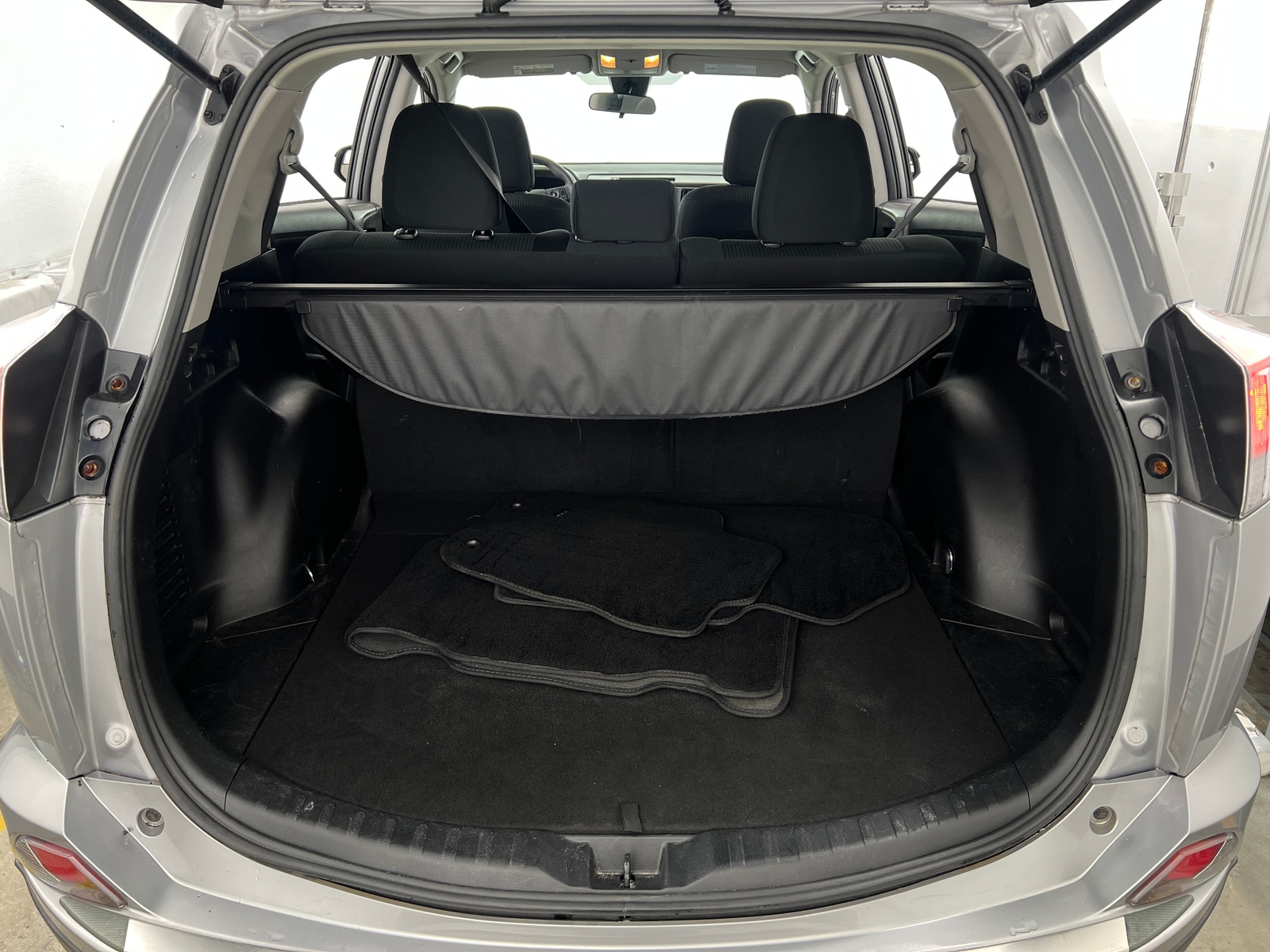 Thumbnail: 2017 Toyota RAV4 - 7