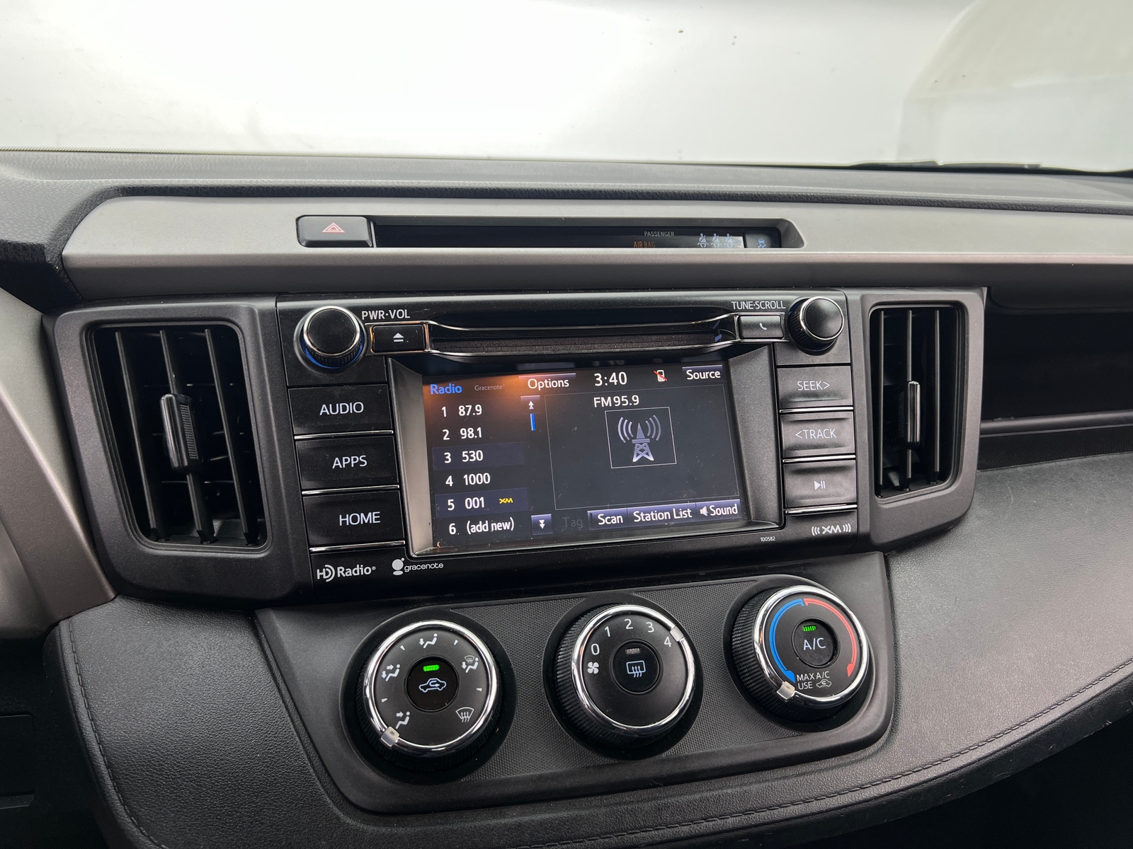 Thumbnail: 2017 Toyota RAV4 - 4