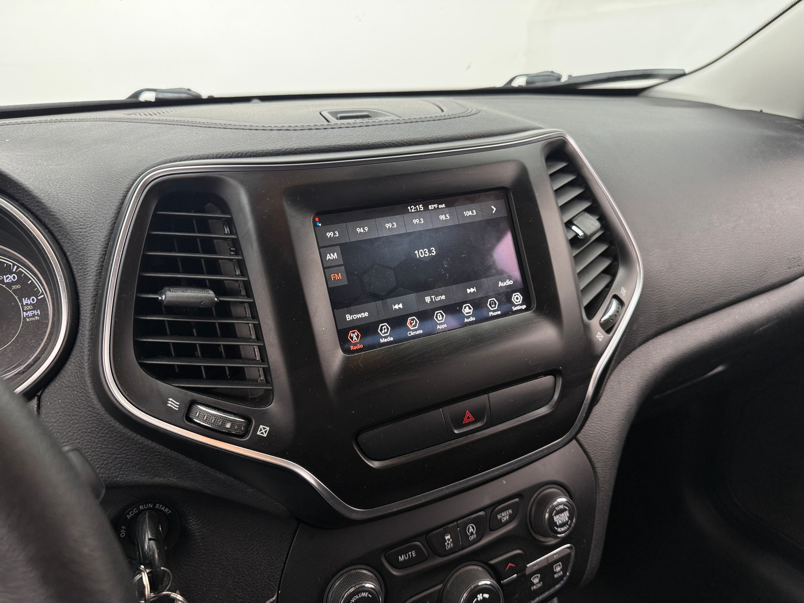 Thumbnail: 2019 Jeep Cherokee - 4