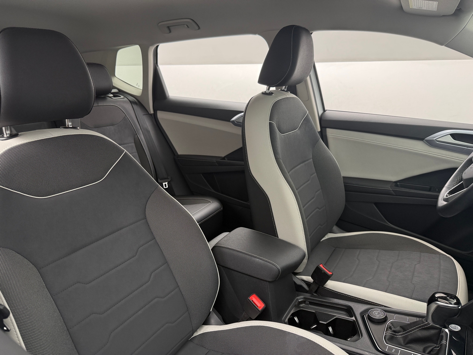 Thumbnail: 2025 Volkswagen Taos - 2