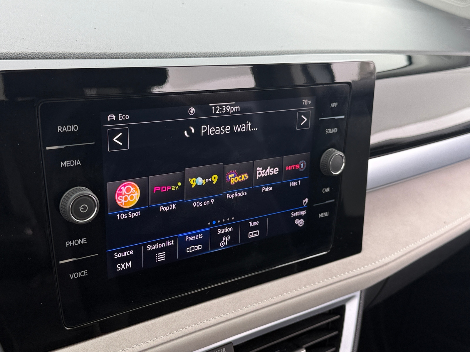 Thumbnail: 2025 Volkswagen Taos - 4