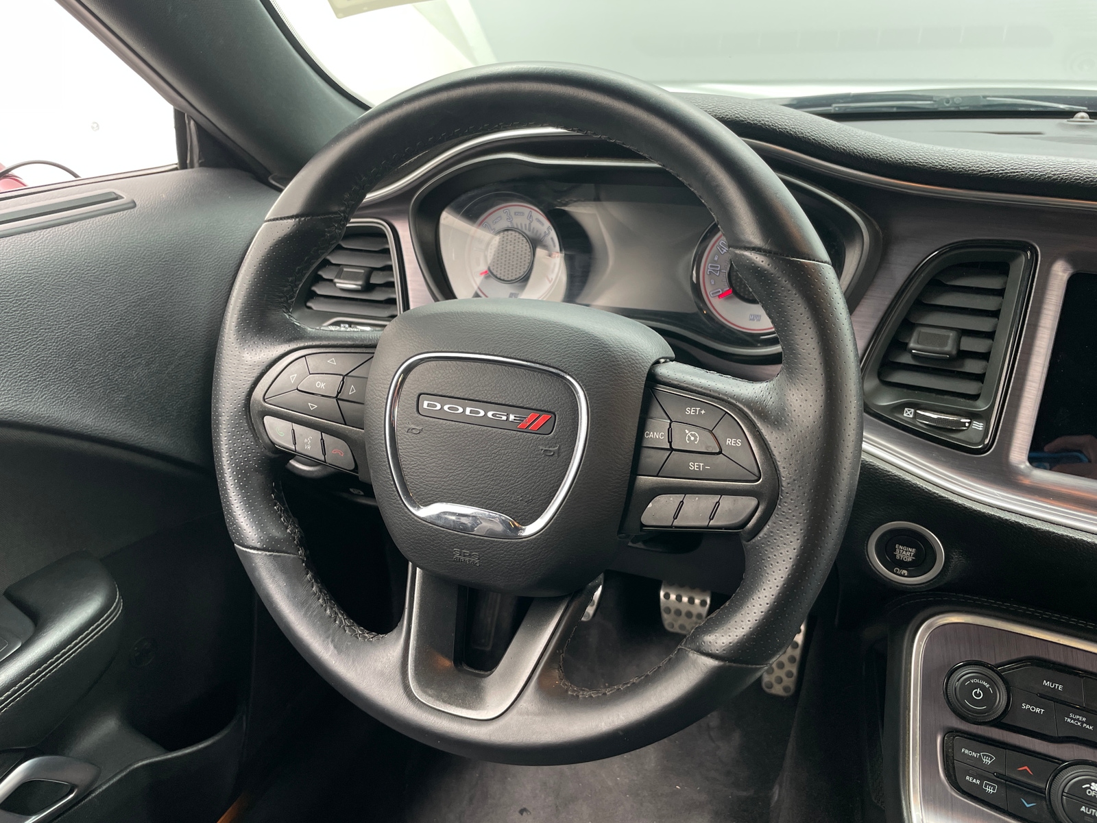 Thumbnail: 2017 Dodge Challenger - 4