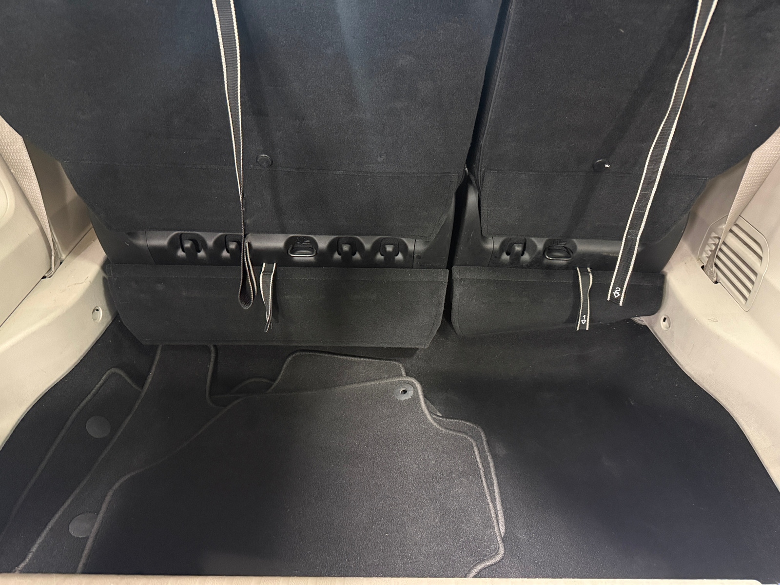 Thumbnail: 2023 Chrysler Pacifica - 6